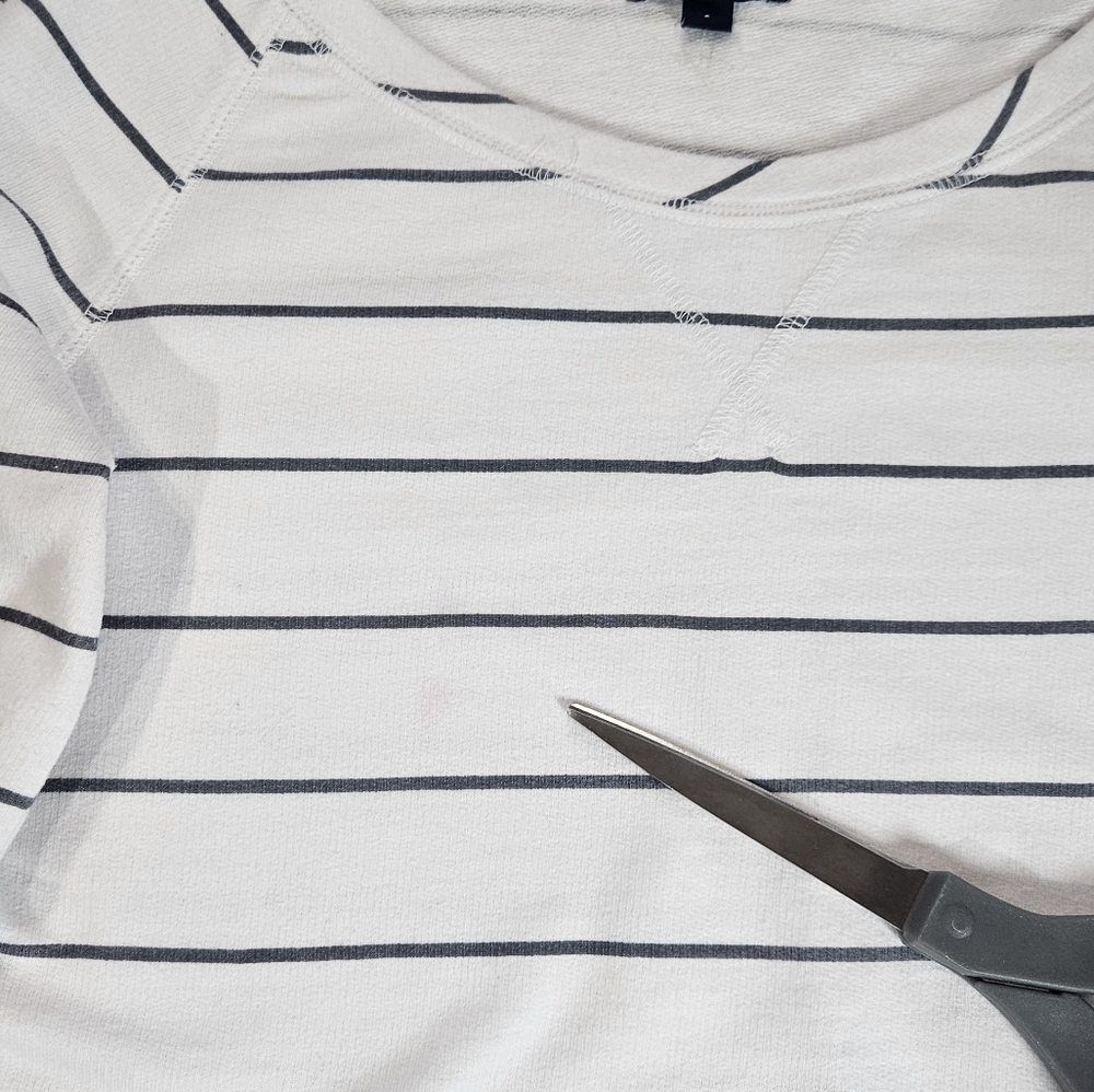 Gap Sweatshirt Womens Small White Grey Stripe Casual‎ Fall Capule Wardrobe Top - Picture 5 of 7